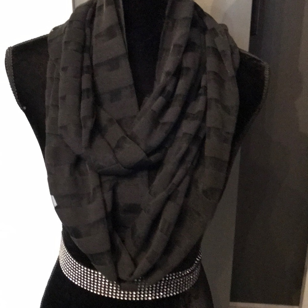 ☀️2 for $10–Silk infinity scarf